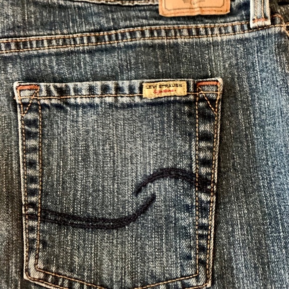 Levi’s Signature Mid-Rise Bootcut Jeans - Picture 2 of 6